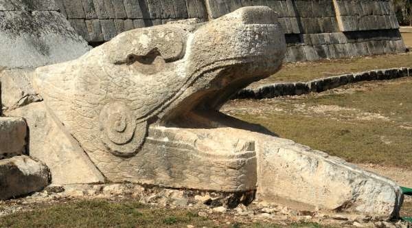 Picture of serpent head at Chichen Itza Mayan Ruins