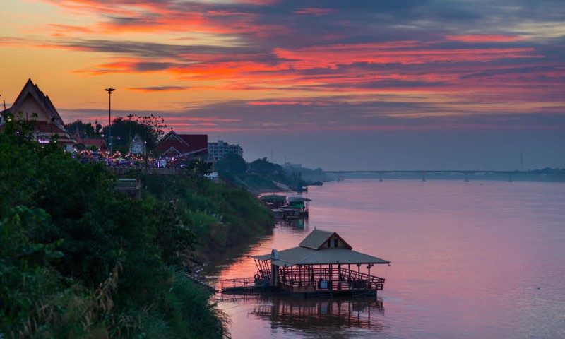 Nakara Isan Tours to all major sites including Nong Khai