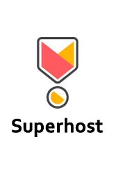 label SUPERHOST attribué par Airbnb