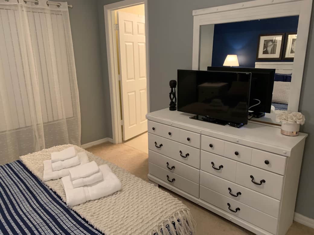 Queen Bedroom Queen Bedroom
