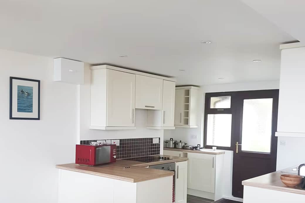 Tremardek whitsandbay chalet kitchen