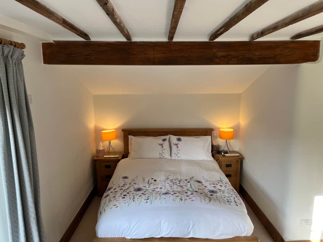 Kingsize bed with luxury bedlinen