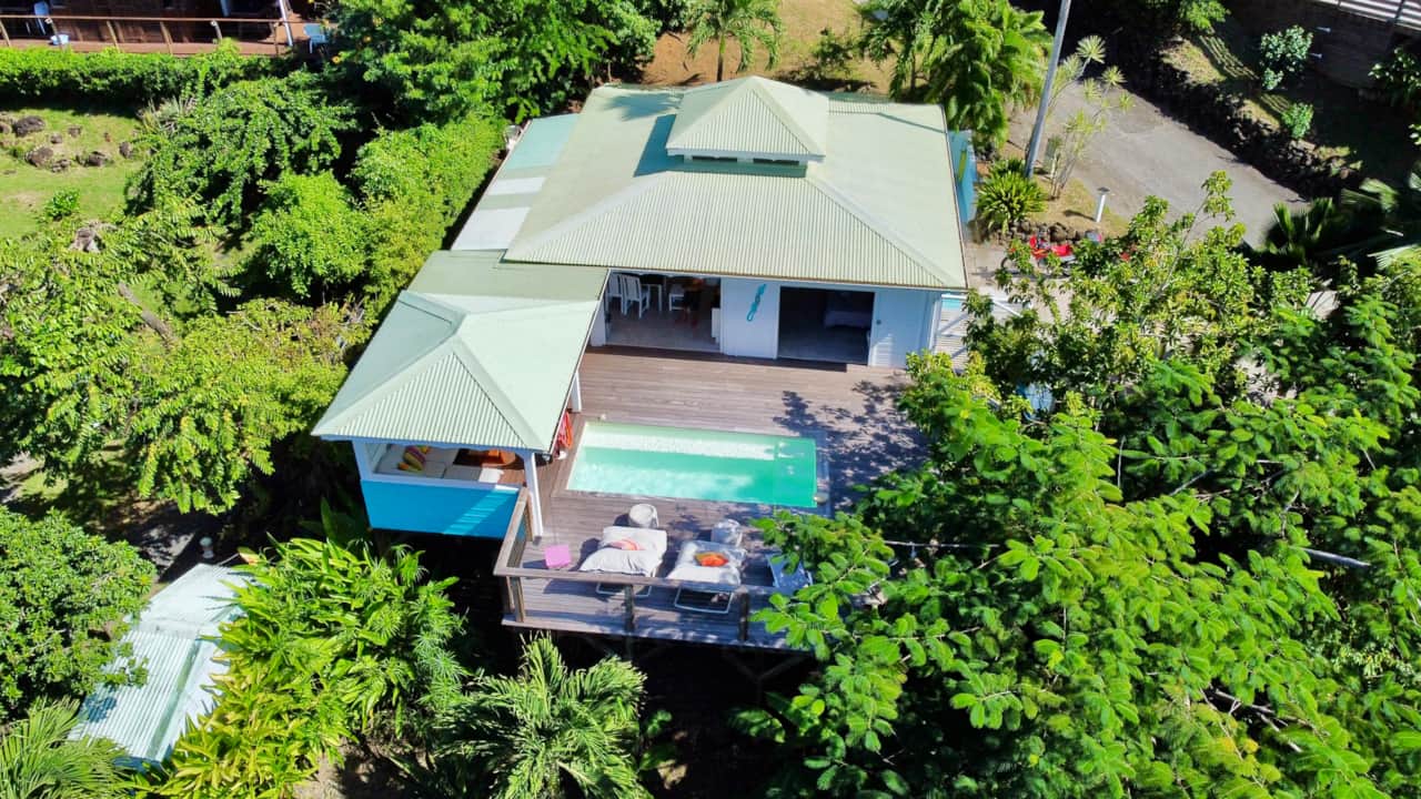 Vue drone terrasse piscine villa Orsalina