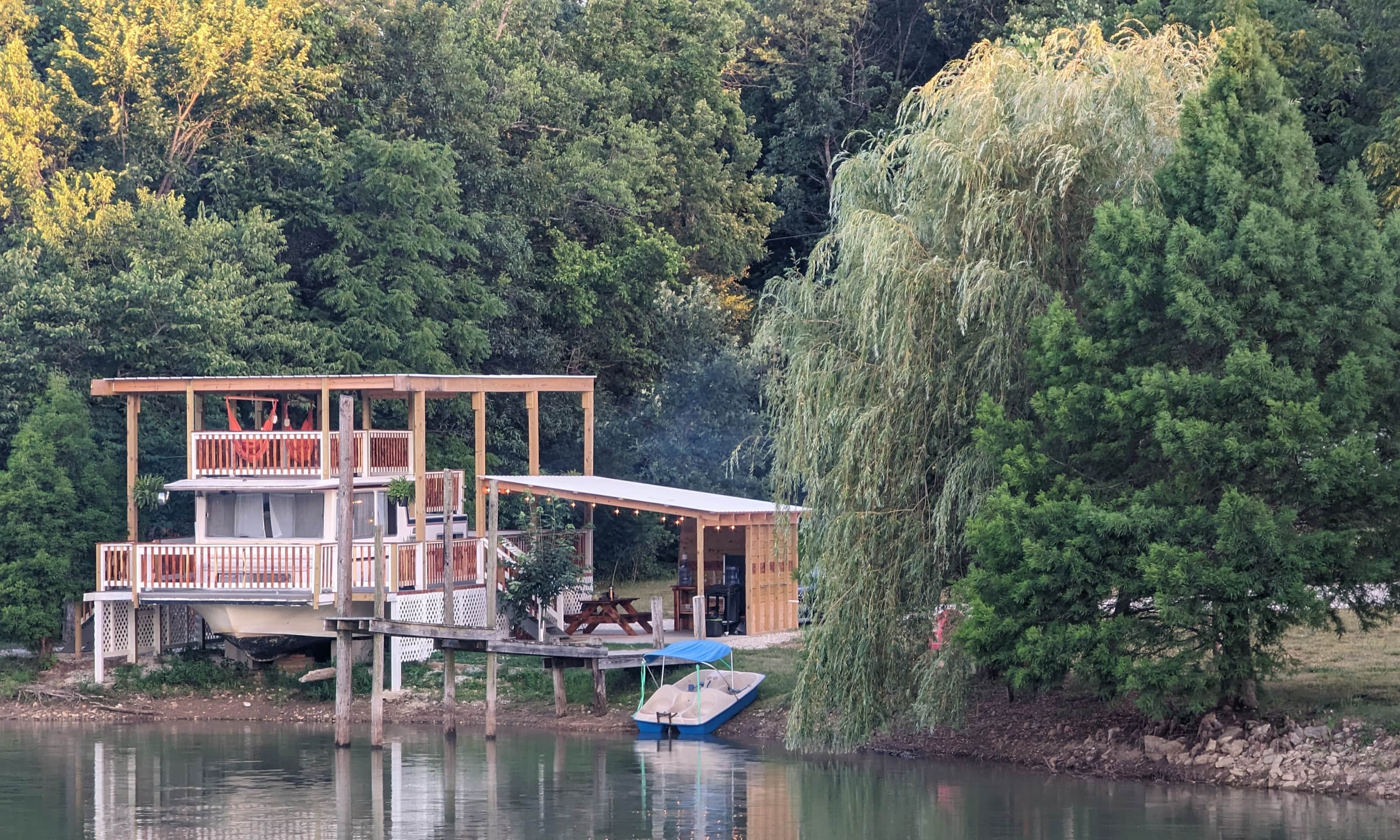 Lost Hill Lake Happy Dayz Houseboat - Boat House in Saint Clair