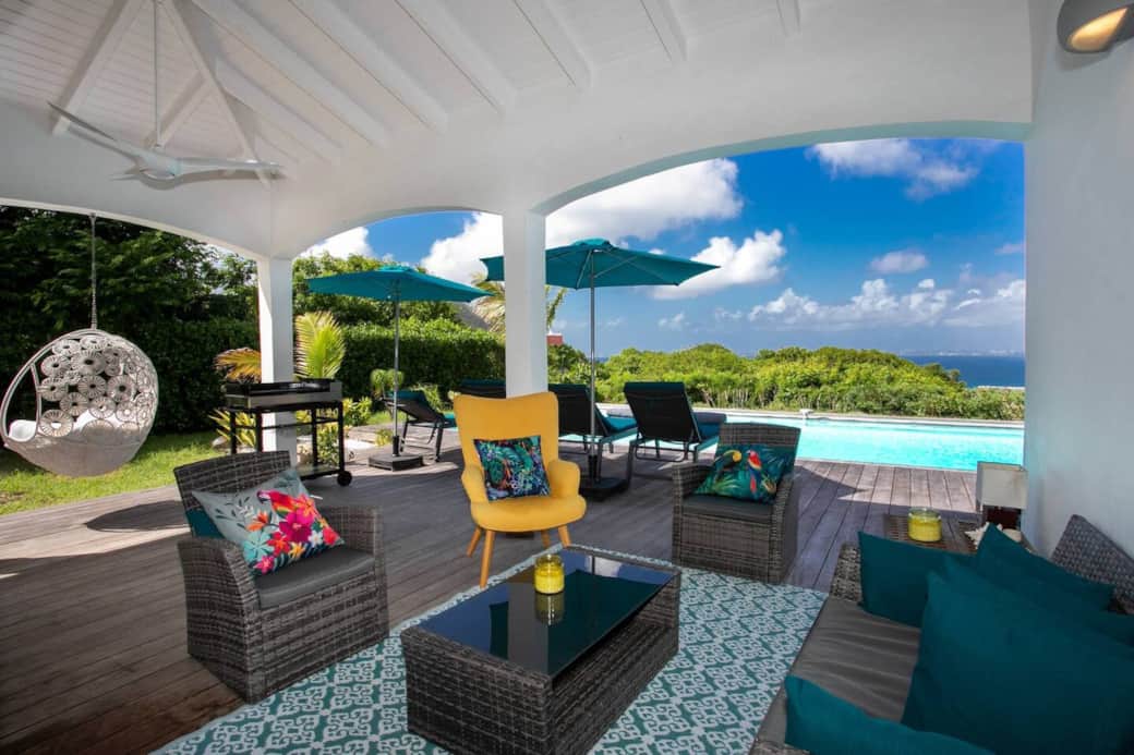 Seating area on the terrace with barbecue and swimming pool Saba