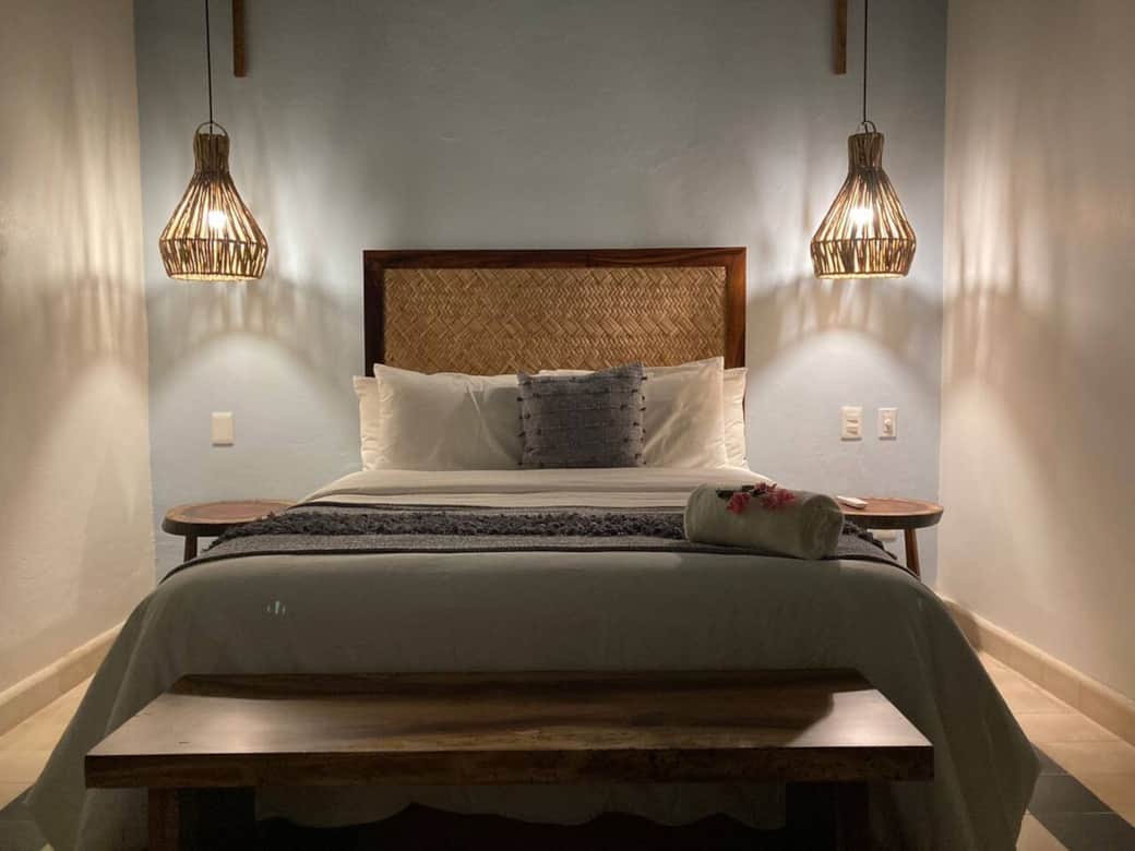 Recamara Maravillas con cama Queen, clóset y baño privado Recamara Maravillas con cama Queen, clóset y baño privado