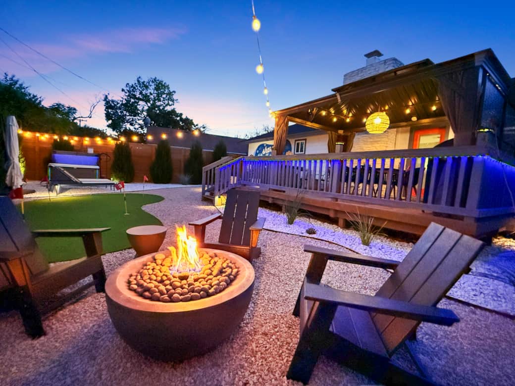 Backyard evening fire pit (propane gas included) Backyard evening fire pit (propane gas included)