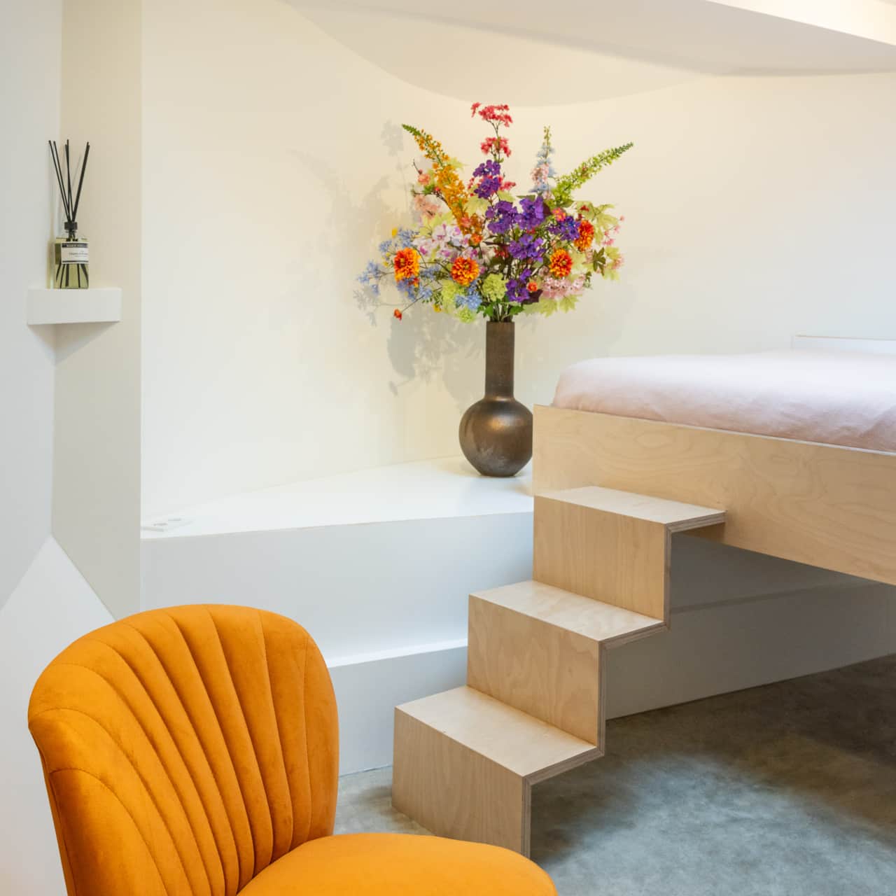 Welcome to your perfect getaway - Houseboat Amsterdam BB