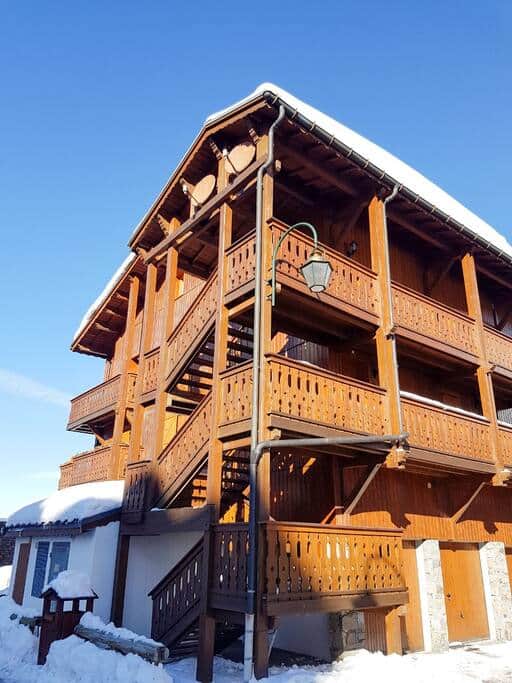 Petit immeuble style chalet
