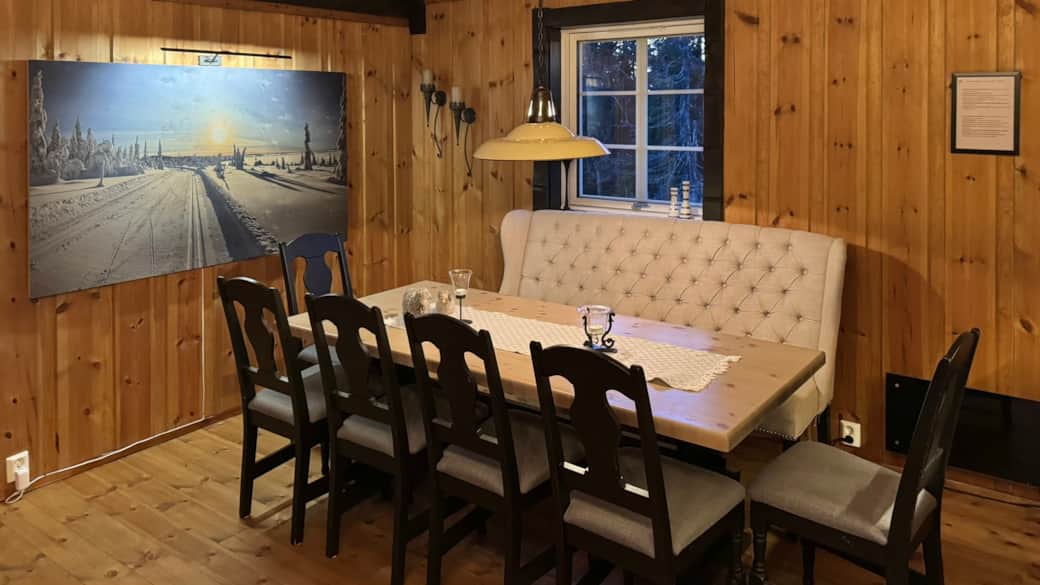 Spisebord med plass til mange Spisebord med plass til mange