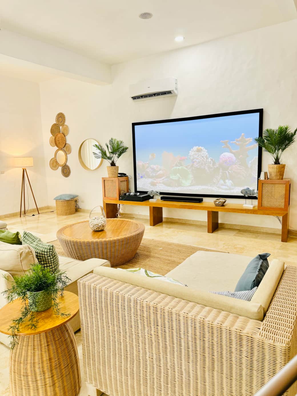 Huge living and entertainment room ready for your next party!