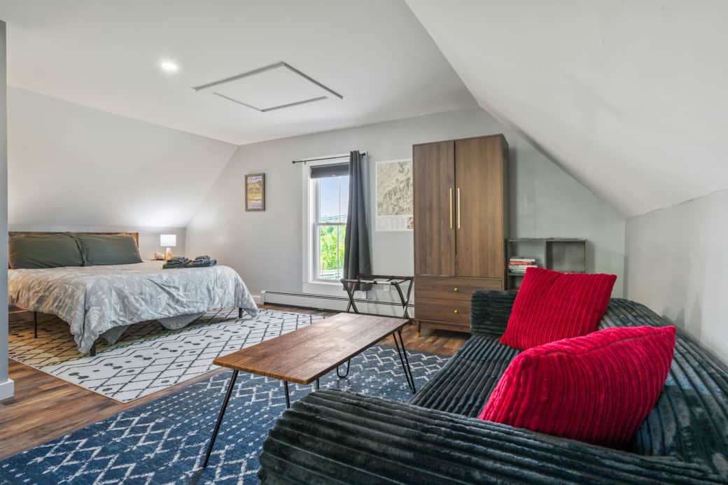 Relax in a pet friendly studio in Whitefield, NH Relax in a pet friendly studio in Whitefield, NH
