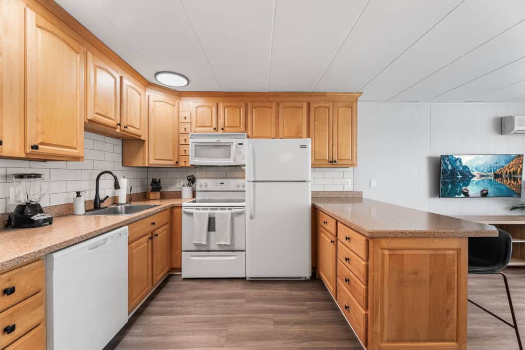 Everything you need to cook, snack, and gather comfortably. Everything you need to cook, snack, and gather comfortably.