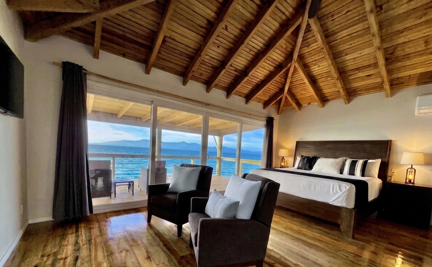 Quatro Vista Oceanfront Condominiums Unit B3