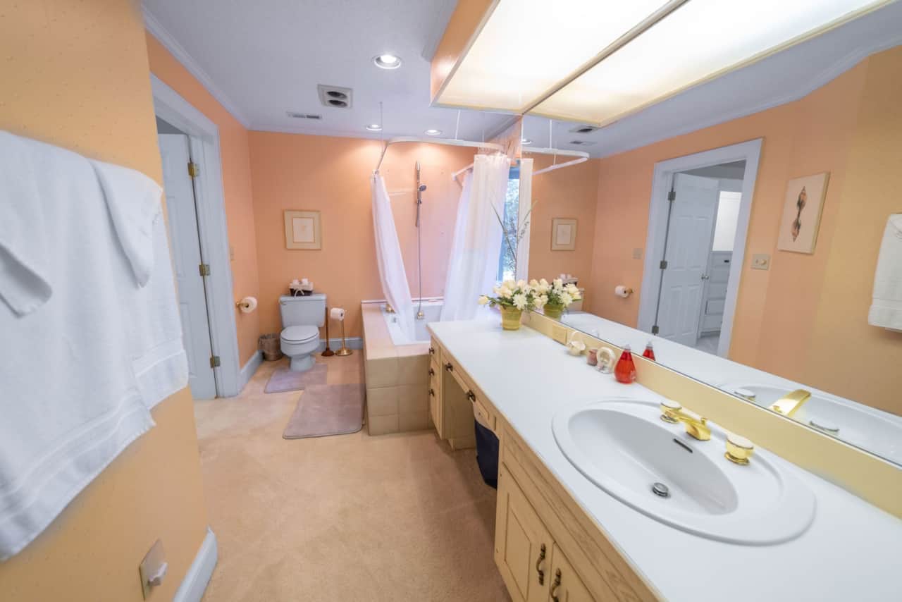 2nd Floor Bathroom