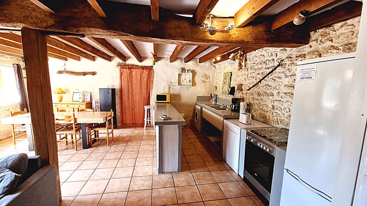 Rustieke open keuken in La Cave