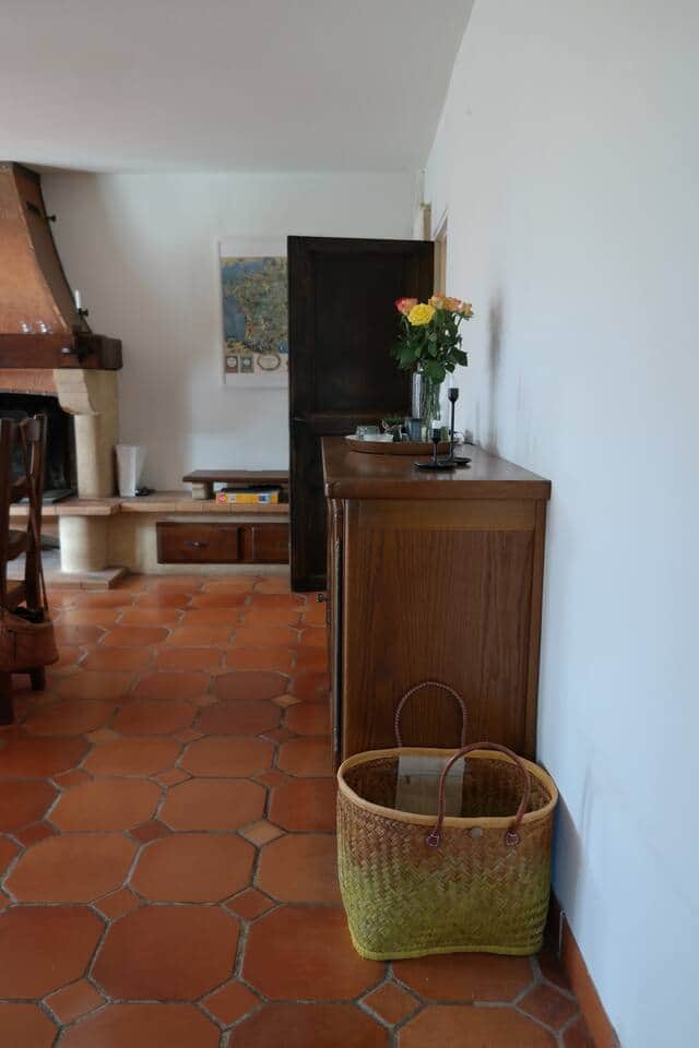 Spacious dining room with with rustic furniture