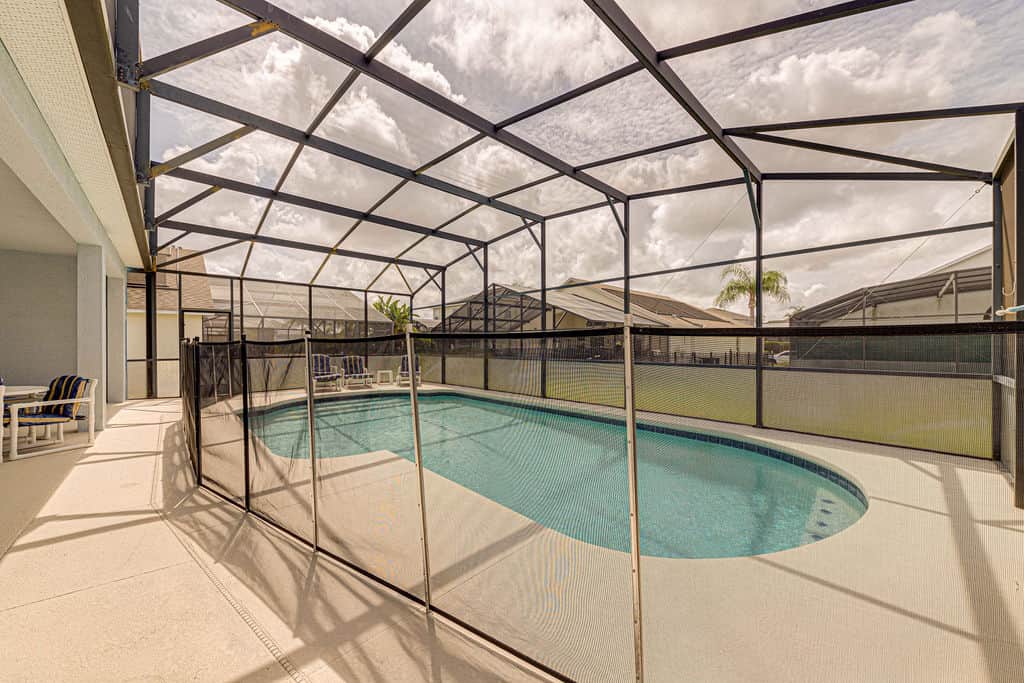 Safety fence can be added or removed.