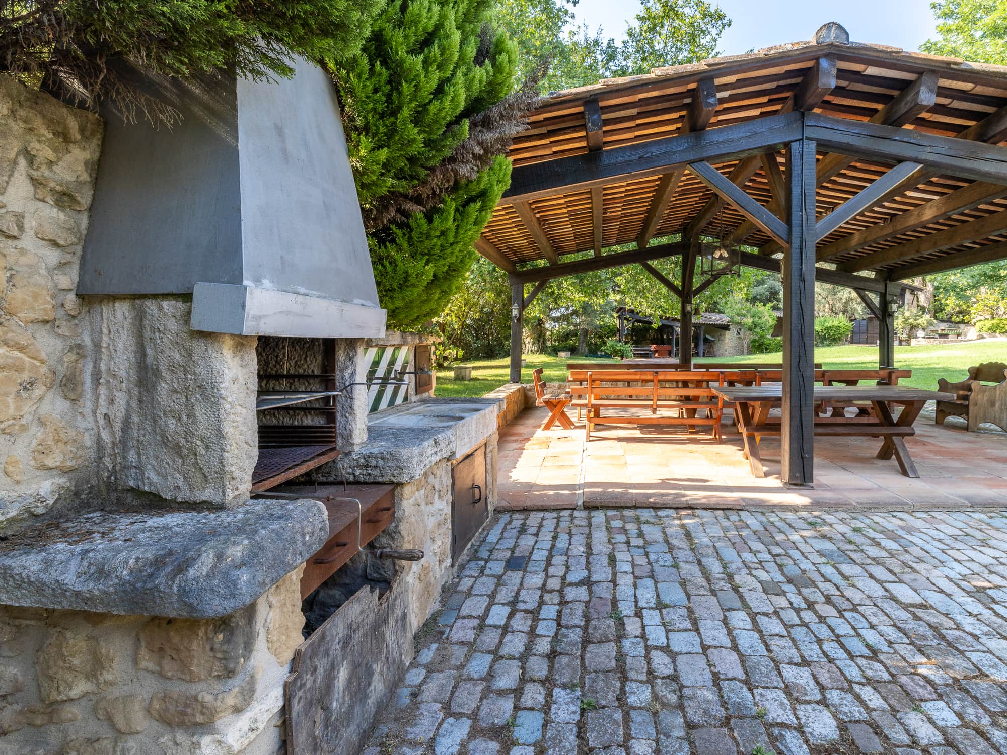 Dos zonas de barbacoa exteriores