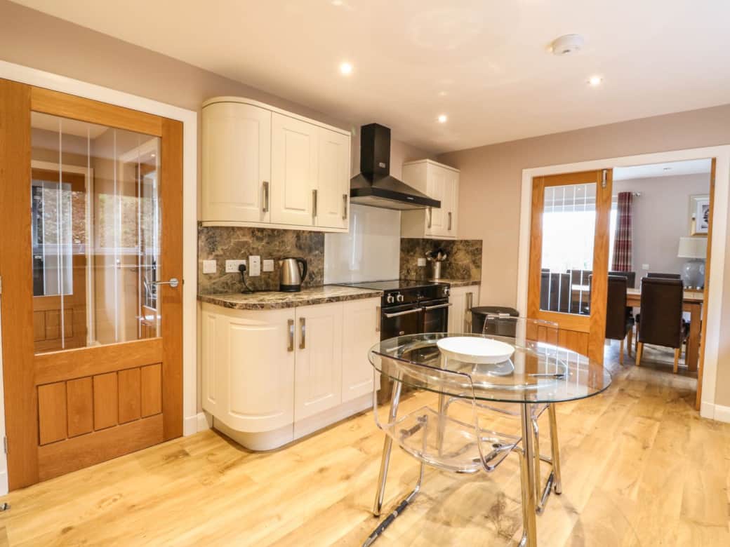Well equipped kitchen with "range" style cooker