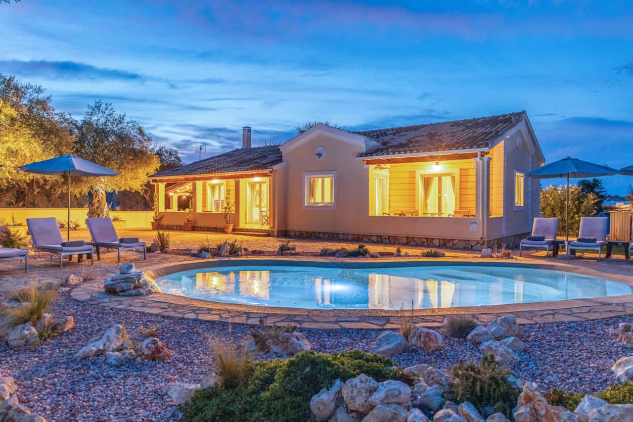 Villa & Pool