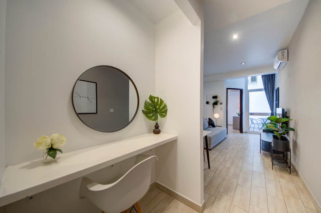 Bright open-plan studio with fully equipped kitchenette and dining space Bright open-plan studio with fully equipped kitchenette and dining space