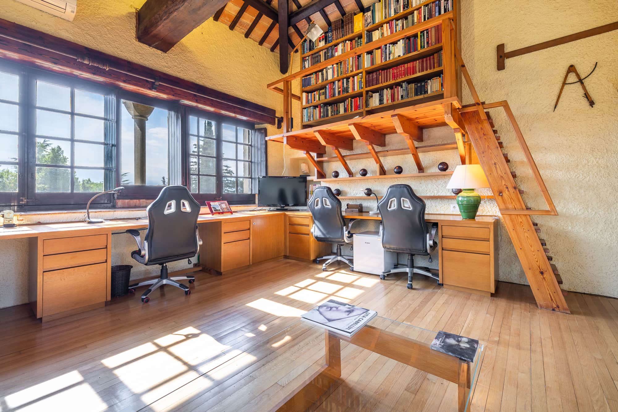 Despacho panorámico con WiFi