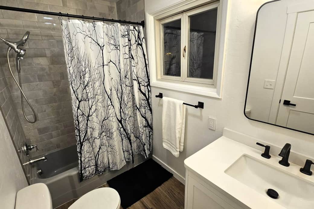 Bathroom with bathtub/shower