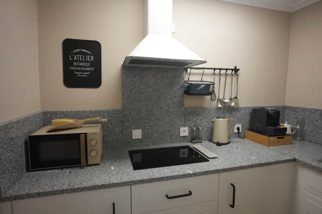 KITCHENETTE 1