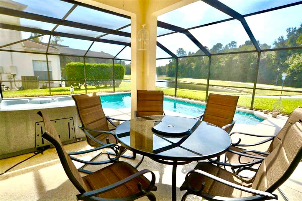 Al-fresco dining under Lanai
