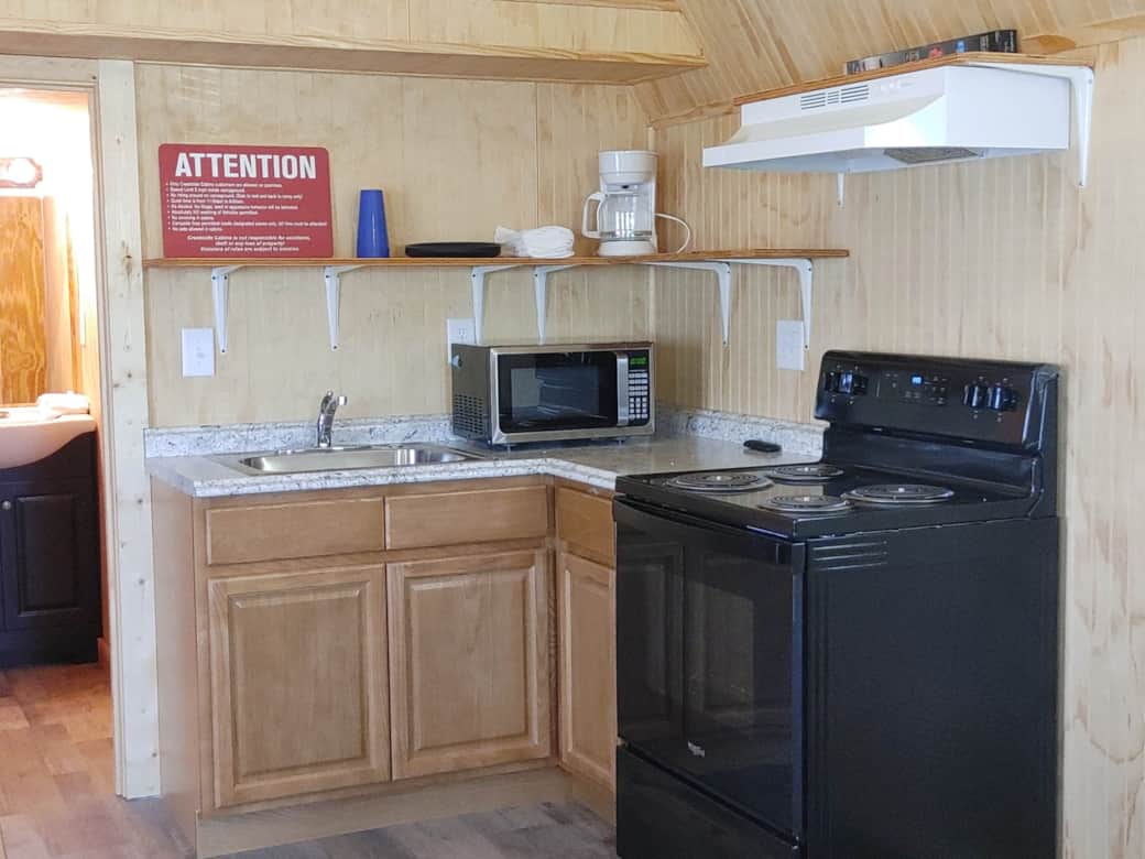 KITCHENETTE FOR POST-RIDE DINNERS!