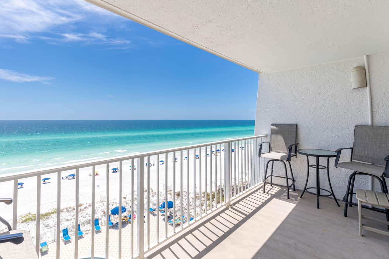 Balcony seating for 4