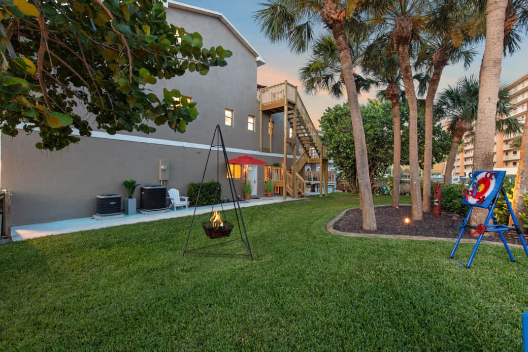 Spacious yard 
