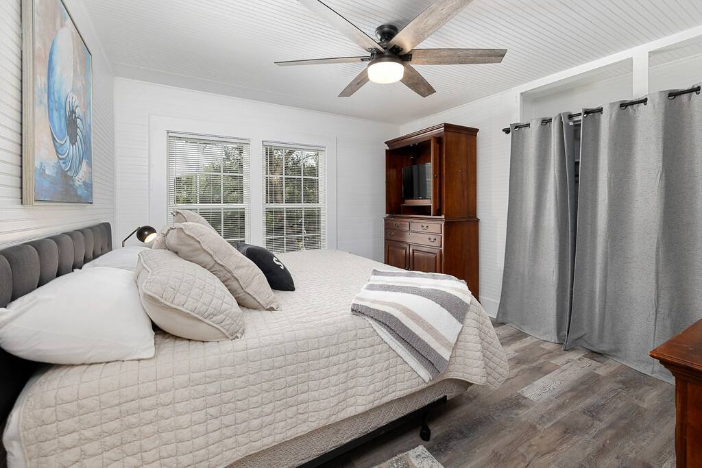 King Size Bed Side View