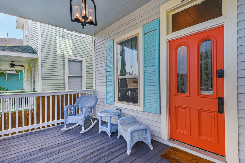 Settle down and enjoy the porch! Settle down and enjoy the porch!