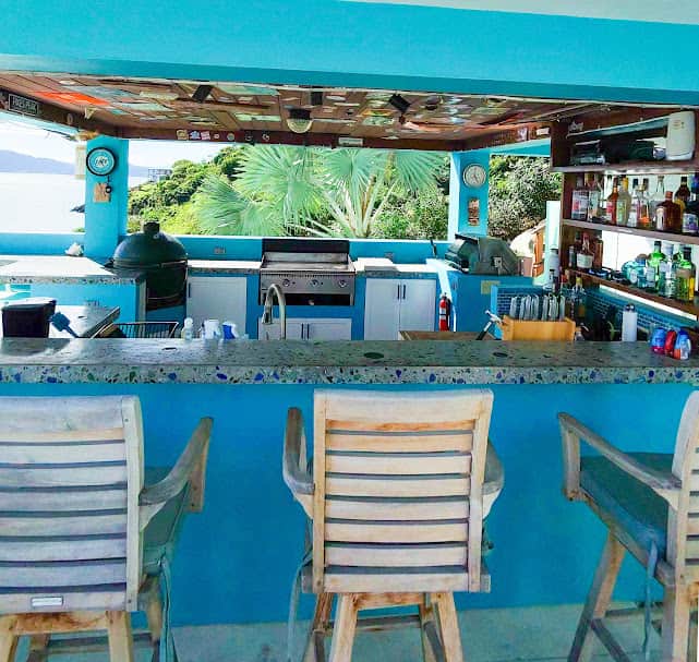 Outdoor Bar and Kitchen at Pool