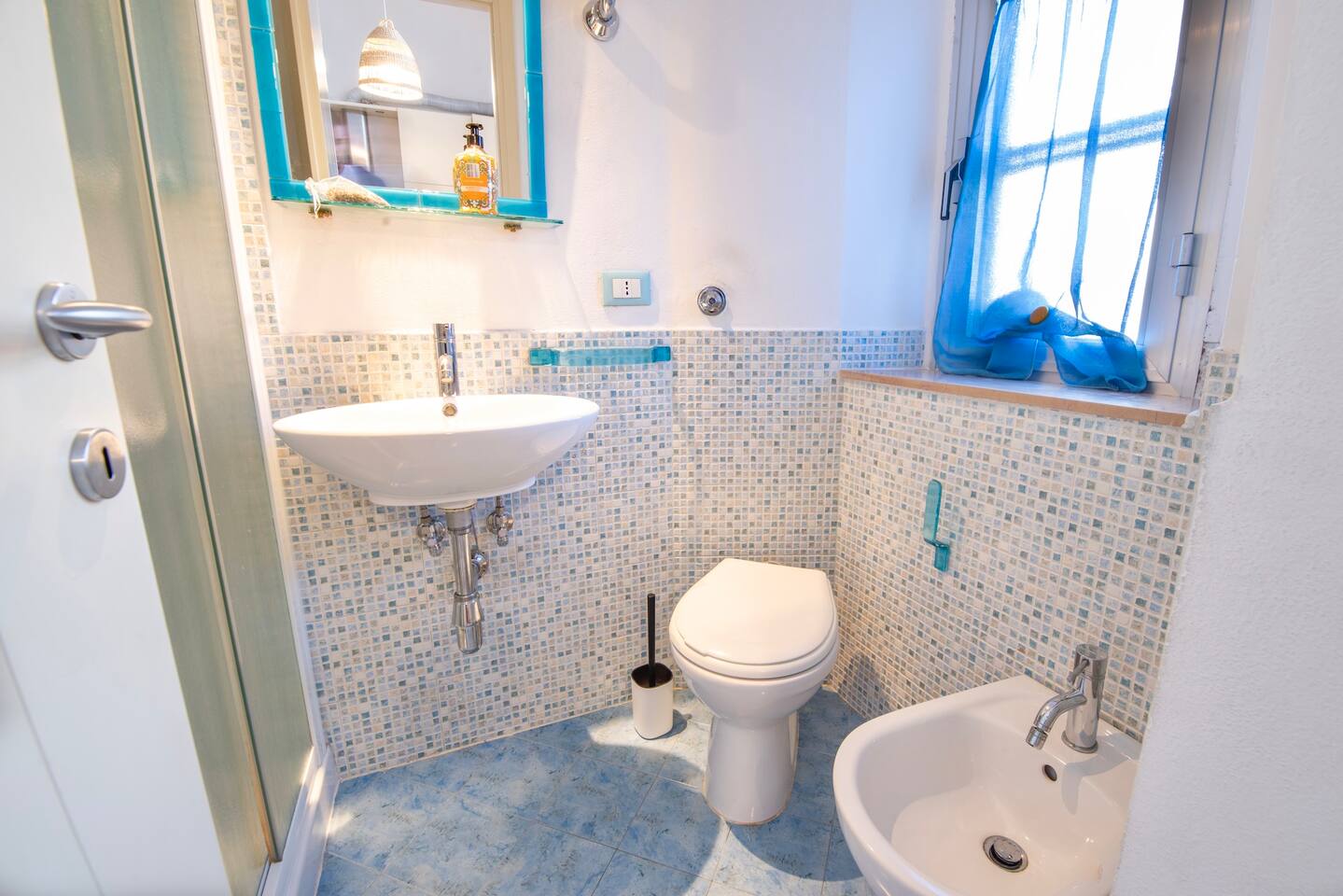 Bagno completo con box-doccia