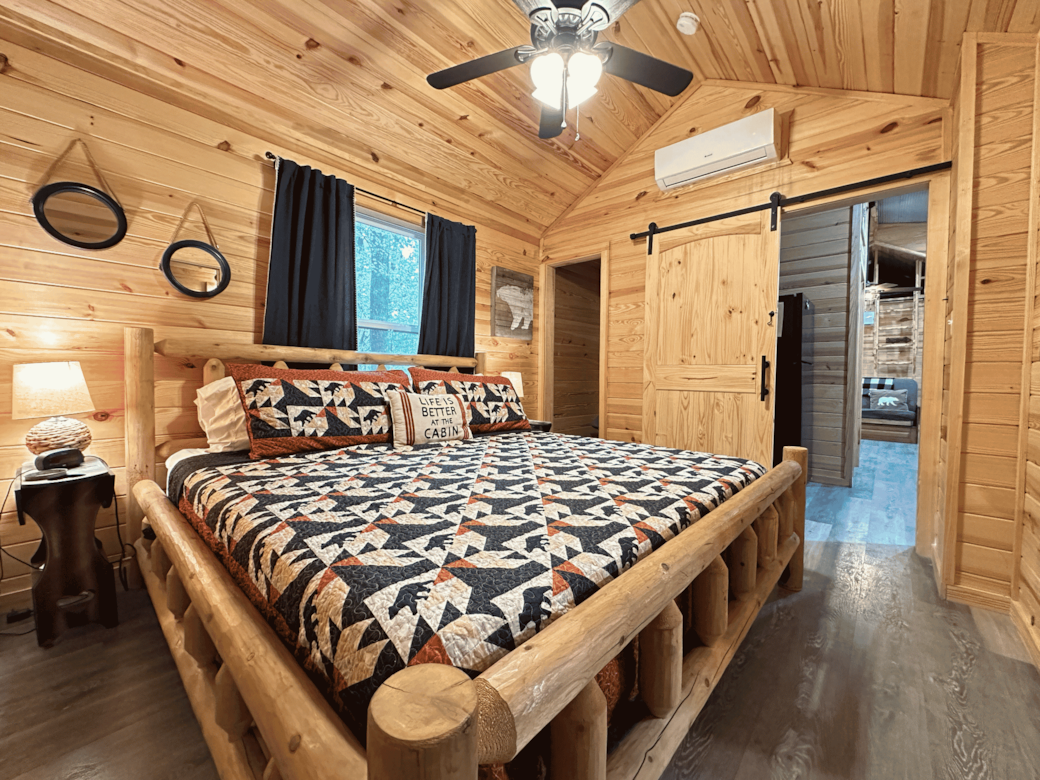 The hideaway master bedroom lakeside memories