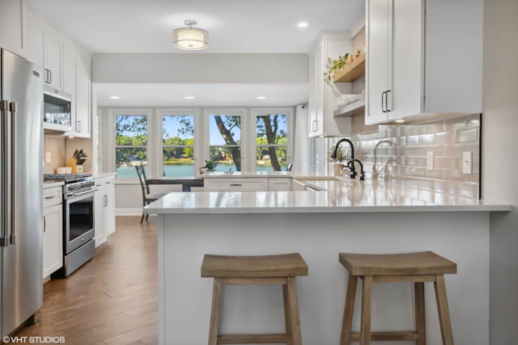 Kitchen With Snack Bar