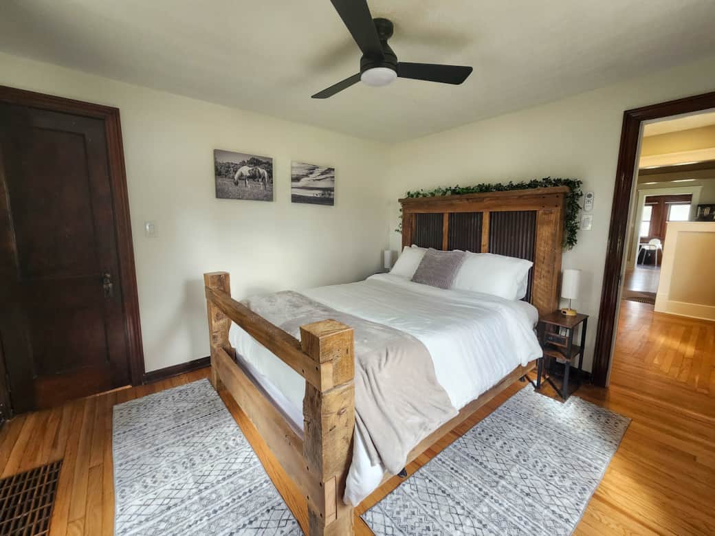 Downstairs Quuen Bedroom + Walk-in Closet