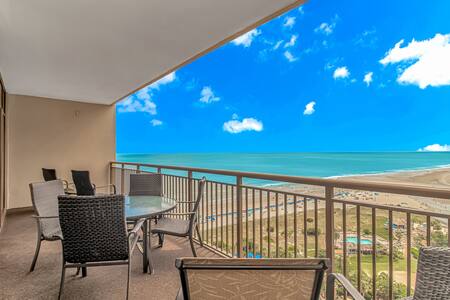 Spacious Balcony with Ocean Views!
