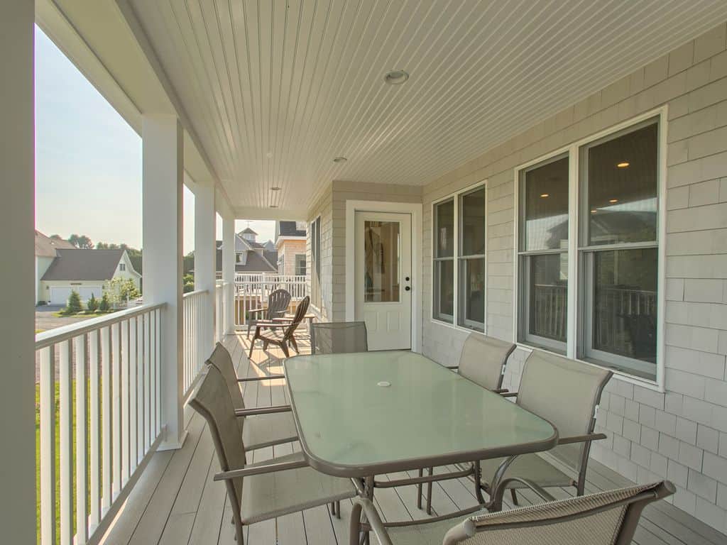 2nd Level Deck With Views