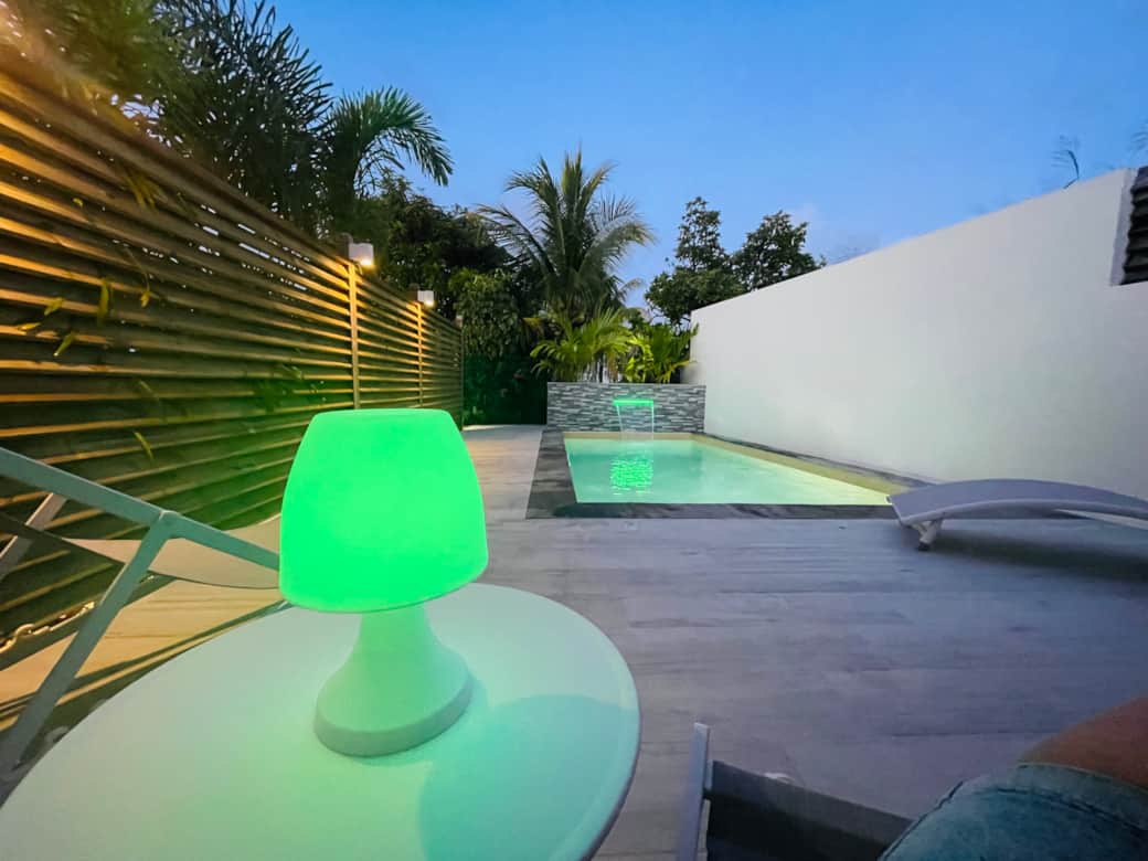 Piscine au sel privée (chauffée en début/fin d'année)