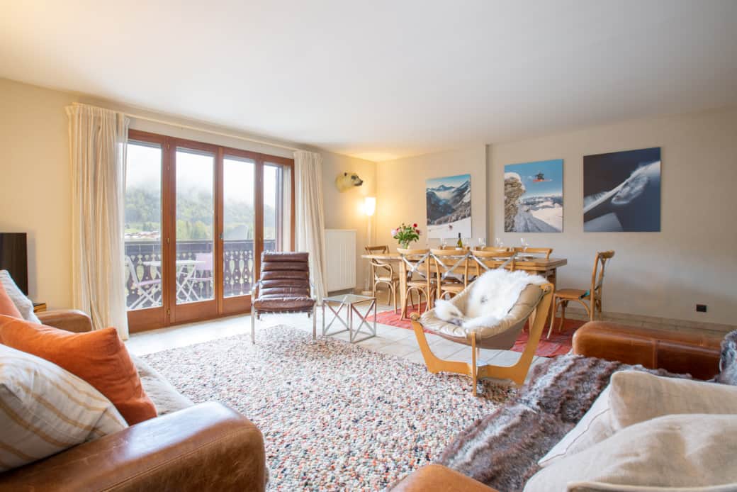 Salon avec accès balcon
