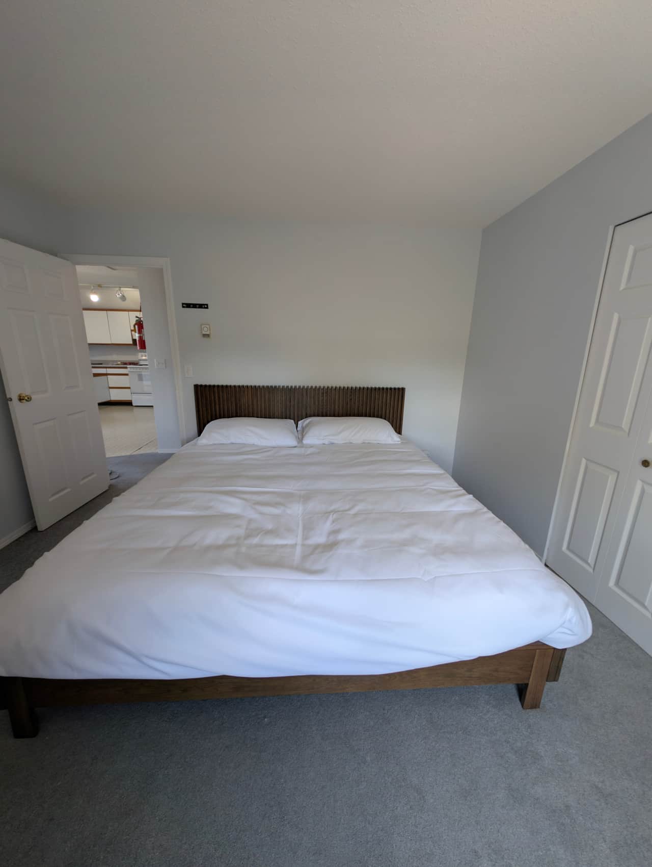 King size bed - Founder's Suite #3 | Serviced Apartment