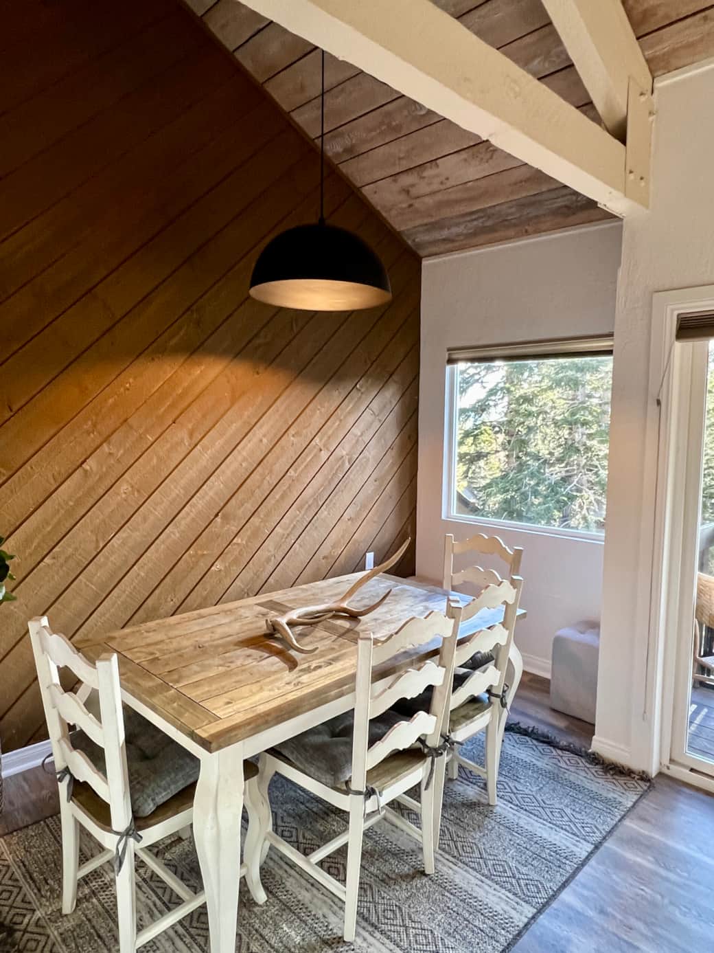 Dining Room: Seating for 6