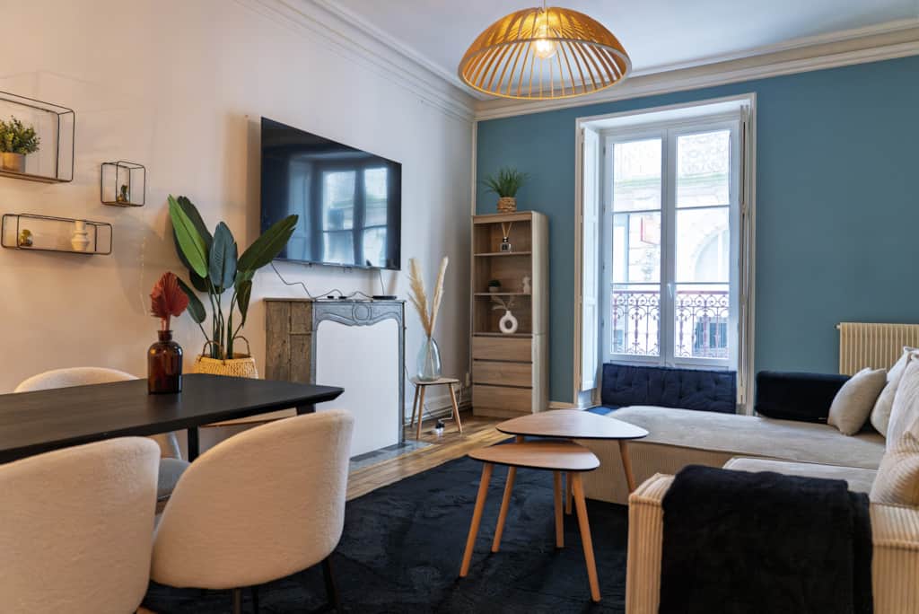 Charme & Confort – 80 m², 2 bedrooms, balcony over the centre