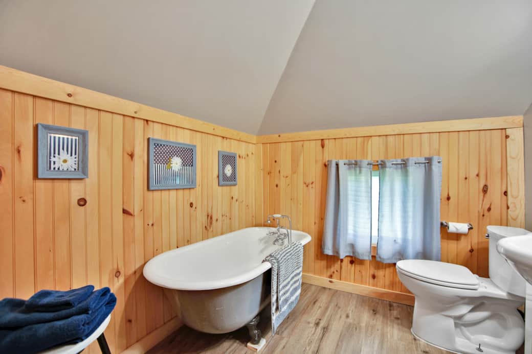 Bedroom 2 on the second floor, bathtub
