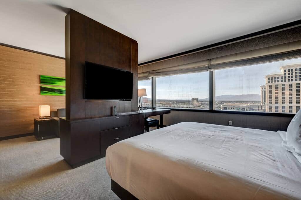 King Bed with Wall-to-Wall Desert and Mountain Vistas King Bed with Wall-to-Wall Desert and Mountain Vistas