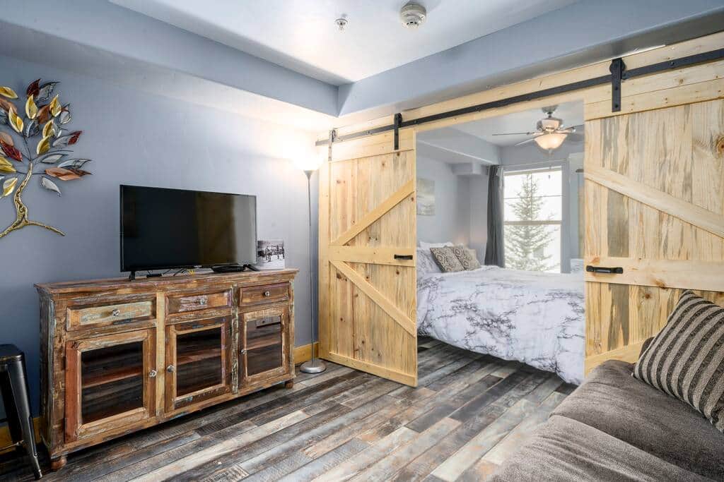 Steamboat Dream Vacation - First Tracks Studio - Free Gondola to Steamboat Ski Resort 